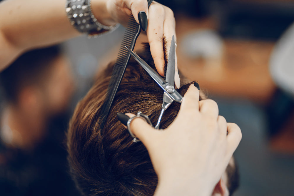 Professional Razor Cutting: Angle Mechanics and Cuticle Health